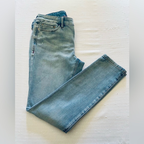 Tommy Hilfiger Light Blue Denim Jeans - Picture 12 of 12